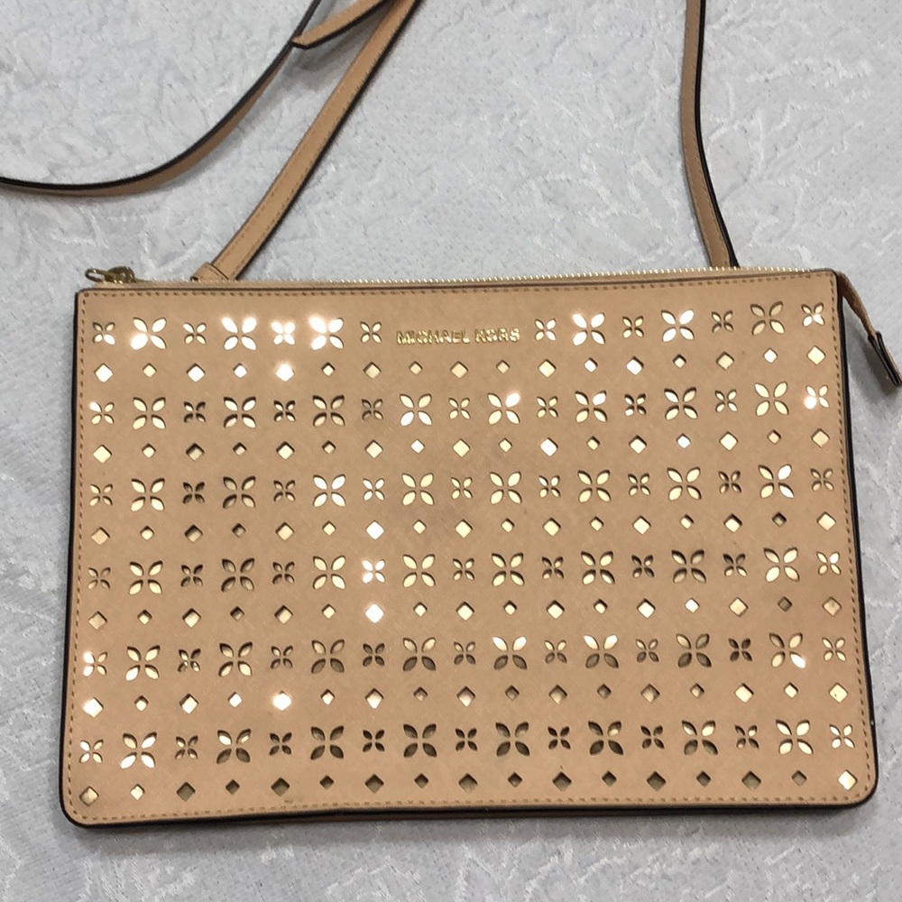 Michael Kors blush crossbody purse with gold - Picture 5 of 7